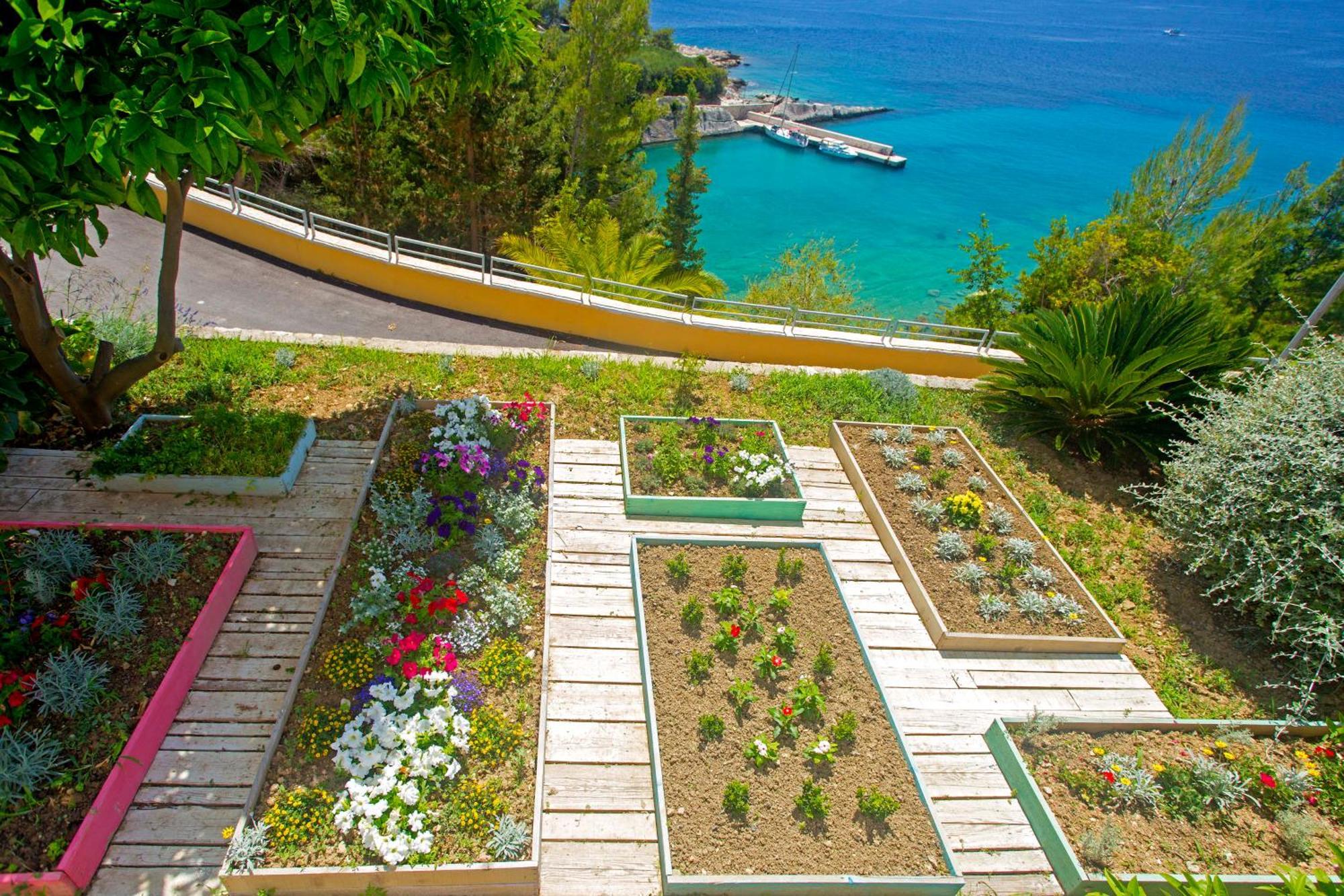 Blue Bay Apartment *
