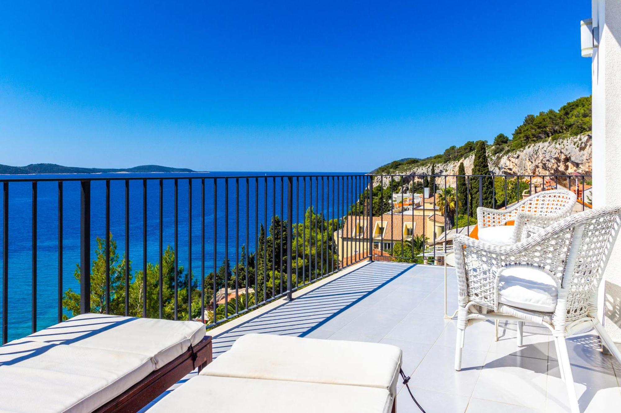 Blue Bay * Hvar Town